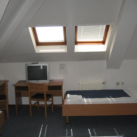 Hotel Veli Joze Pula Bagian luar foto