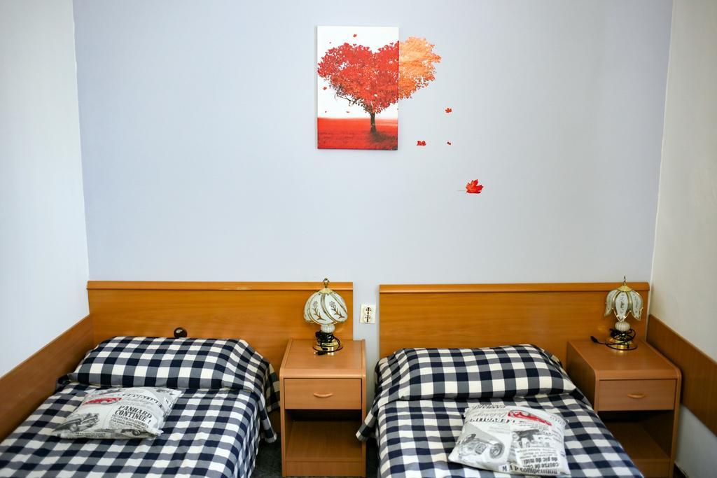 Hotel Veli Joze Pula Bagian luar foto